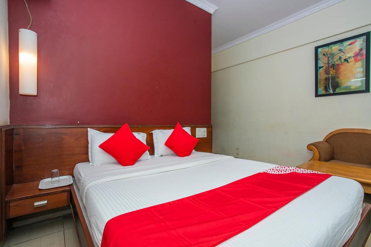 Oyo 18762 Vaishnavi Residency Hotel Bangalore Exterior photo