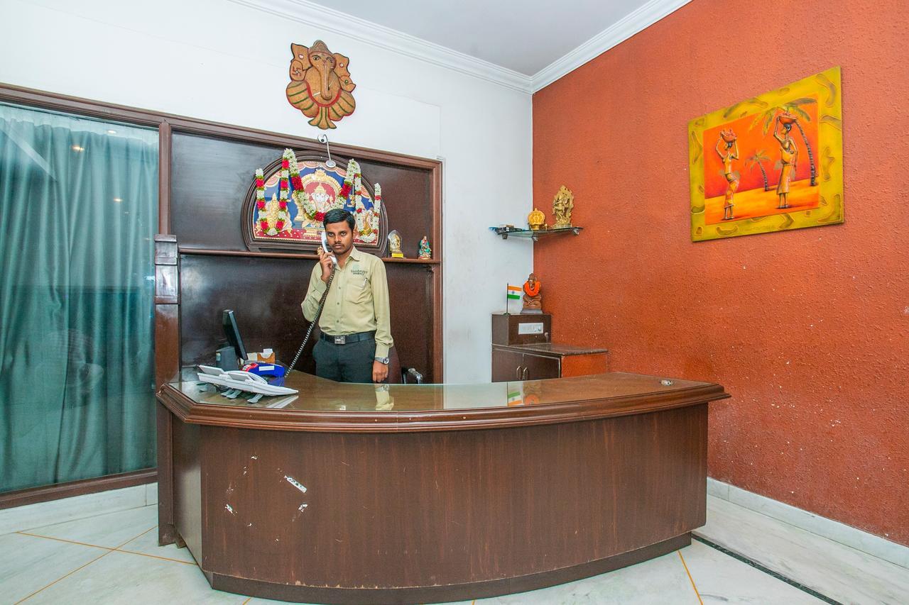 Oyo 18762 Vaishnavi Residency Hotel Bangalore Exterior photo