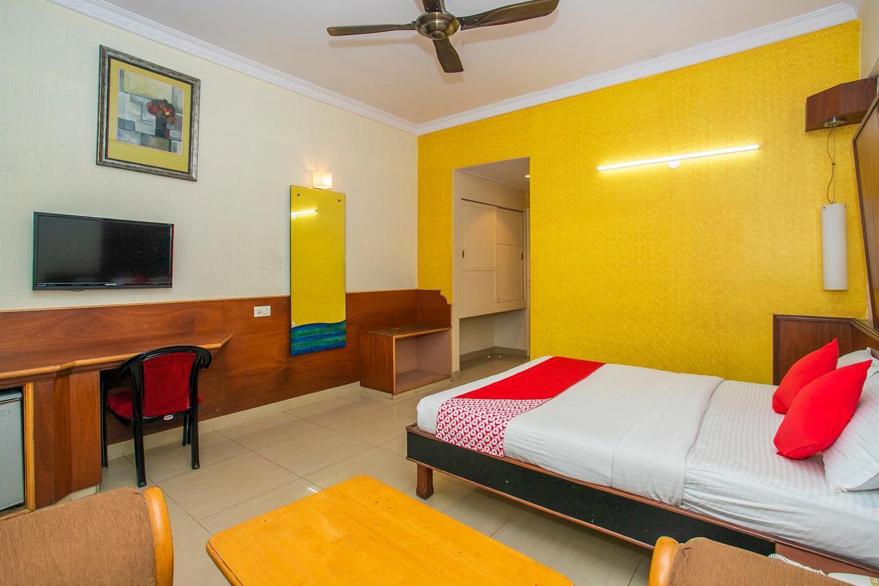 Oyo 18762 Vaishnavi Residency Hotel Bangalore Exterior photo