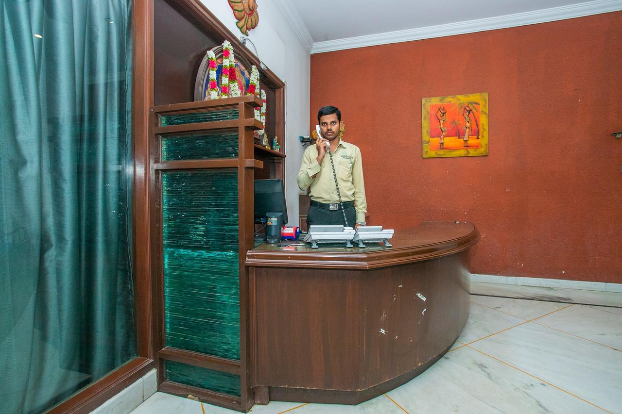 Oyo 18762 Vaishnavi Residency Hotel Bangalore Exterior photo