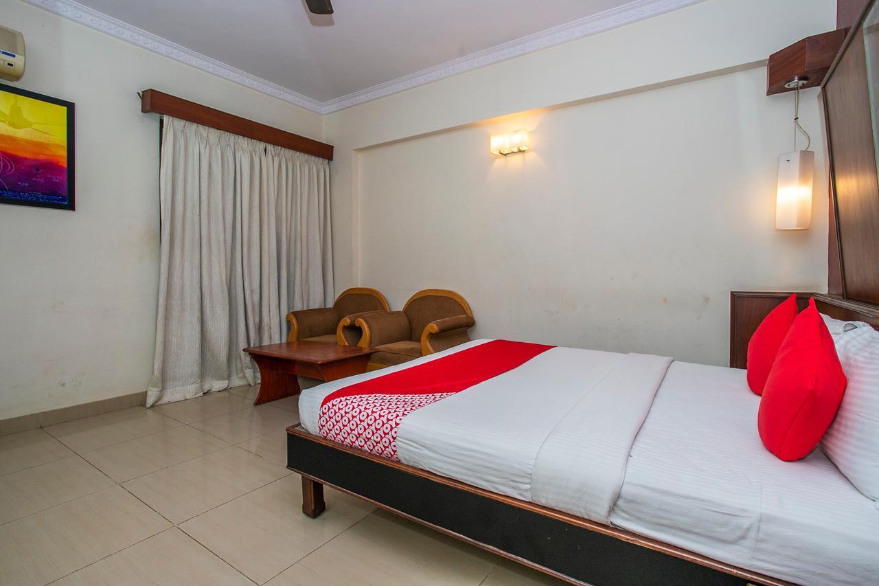 Oyo 18762 Vaishnavi Residency Hotel Bangalore Exterior photo